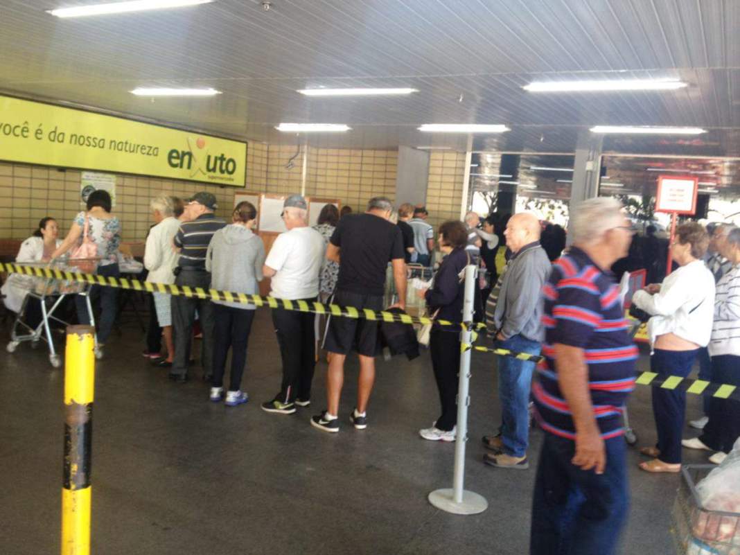 Posto alternativo na Avenida John Boyd Dunlop